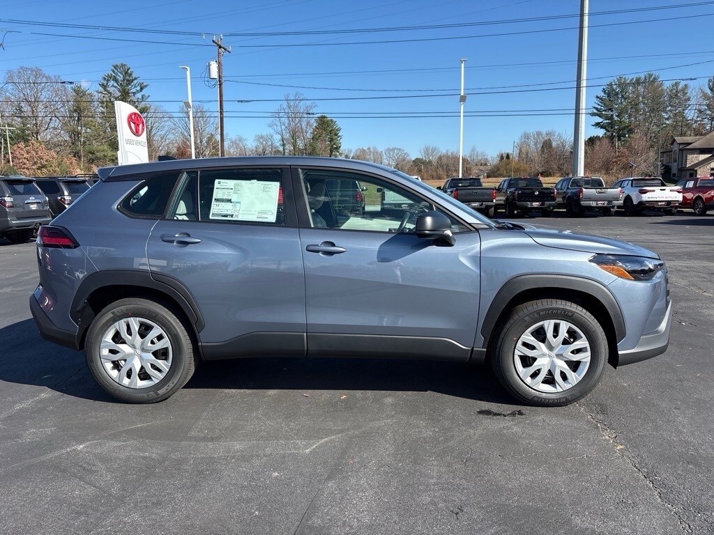 2026 Toyota Corolla Cross L photo 2