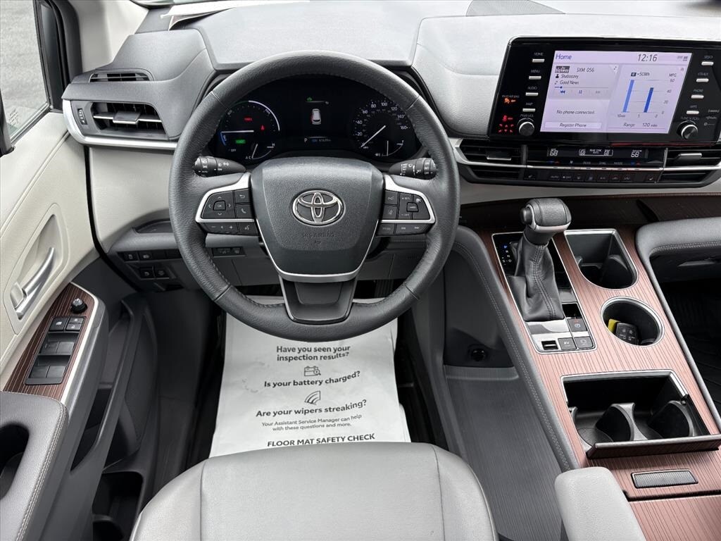 2023 Toyota Sienna XLE photo 4