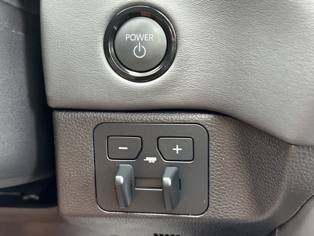 2025 Toyota Tundra Platinum - Photo 17