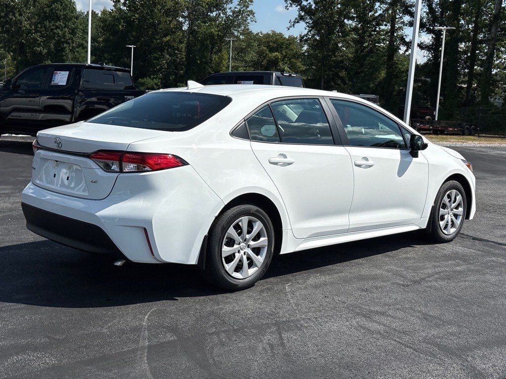 2025 Toyota Corolla LE photo 3