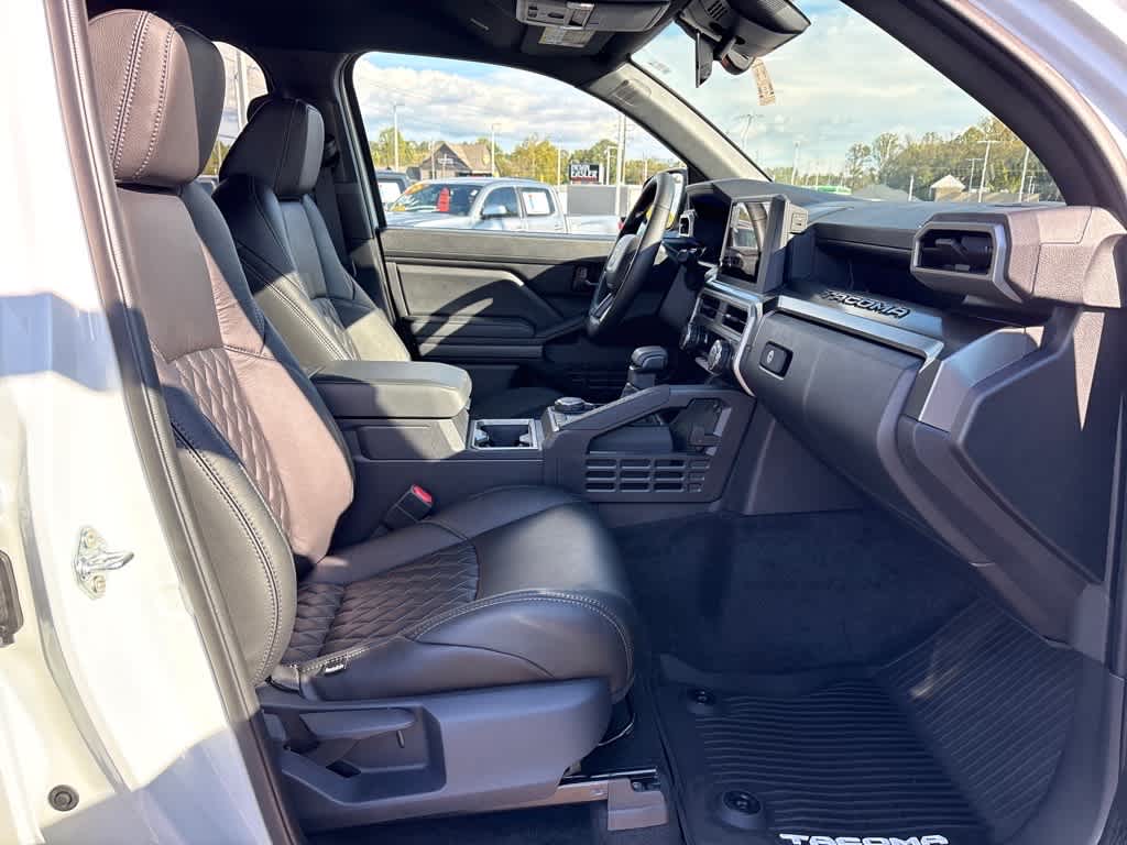 2025 Toyota Tacoma SR5 - Photo 6