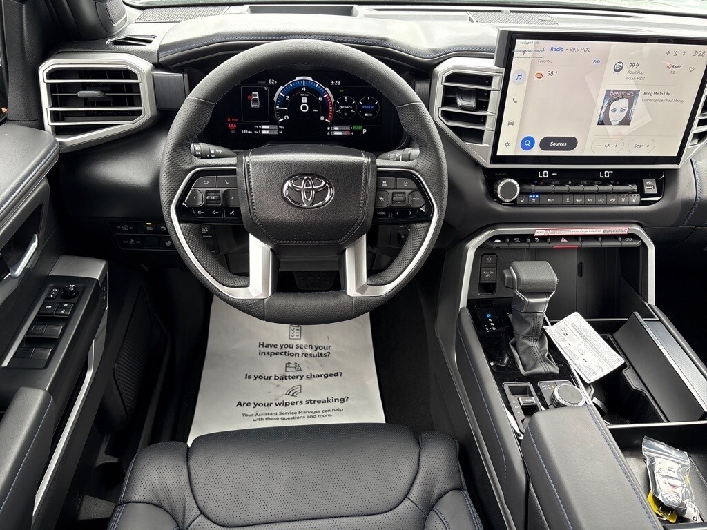 2025 Toyota Tundra Platinum photo 4