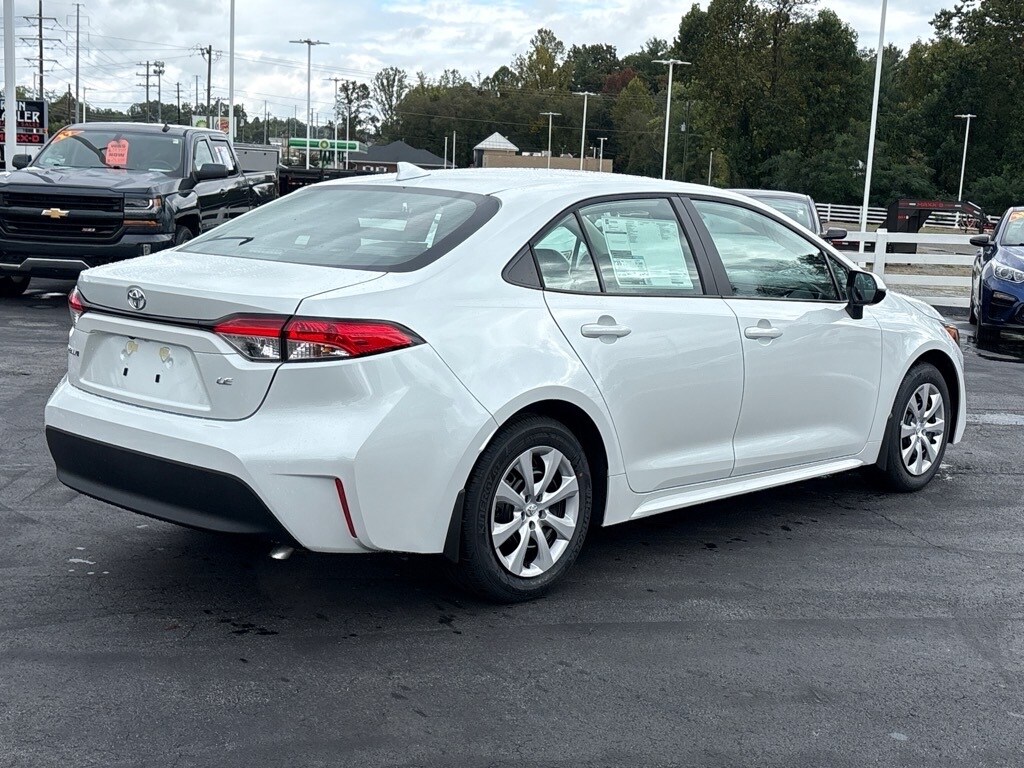 2026 Toyota Corolla LE photo 3