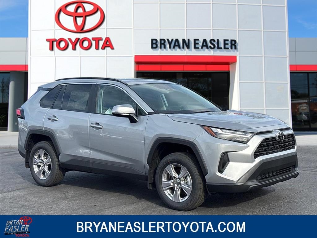 2025 Toyota RAV4 XLE's photo