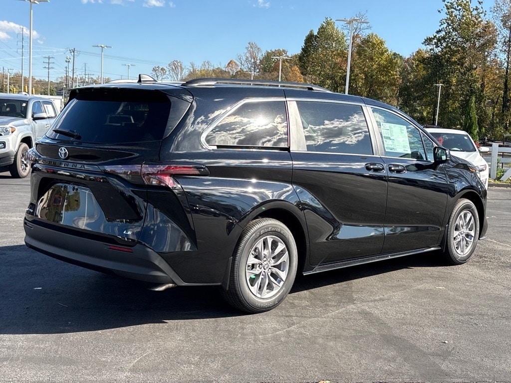 New 2025 Toyota Sienna LE 8 PASSENGER
