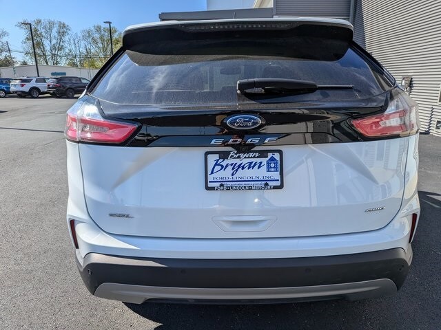 2024 Ford Edge SEL photo 2