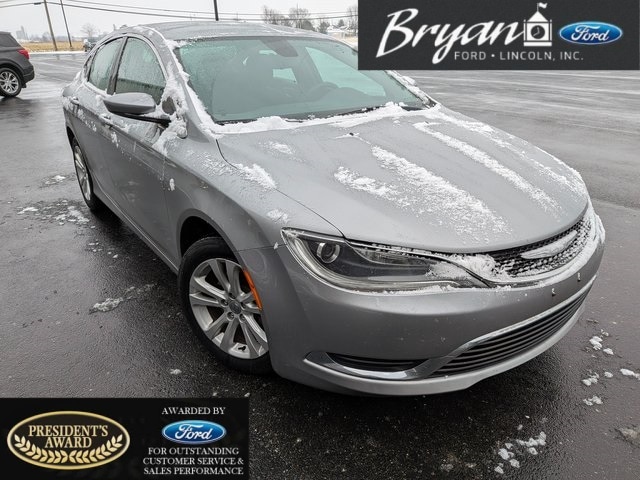 2015 Chrysler 200 Limited's photo
