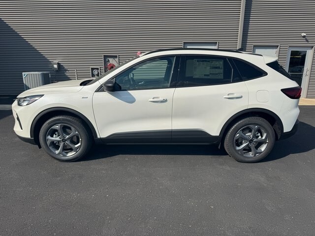 2025 Ford Escape ST-Line photo 4