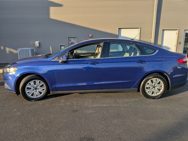 2014 Ford Fusion S photo 4