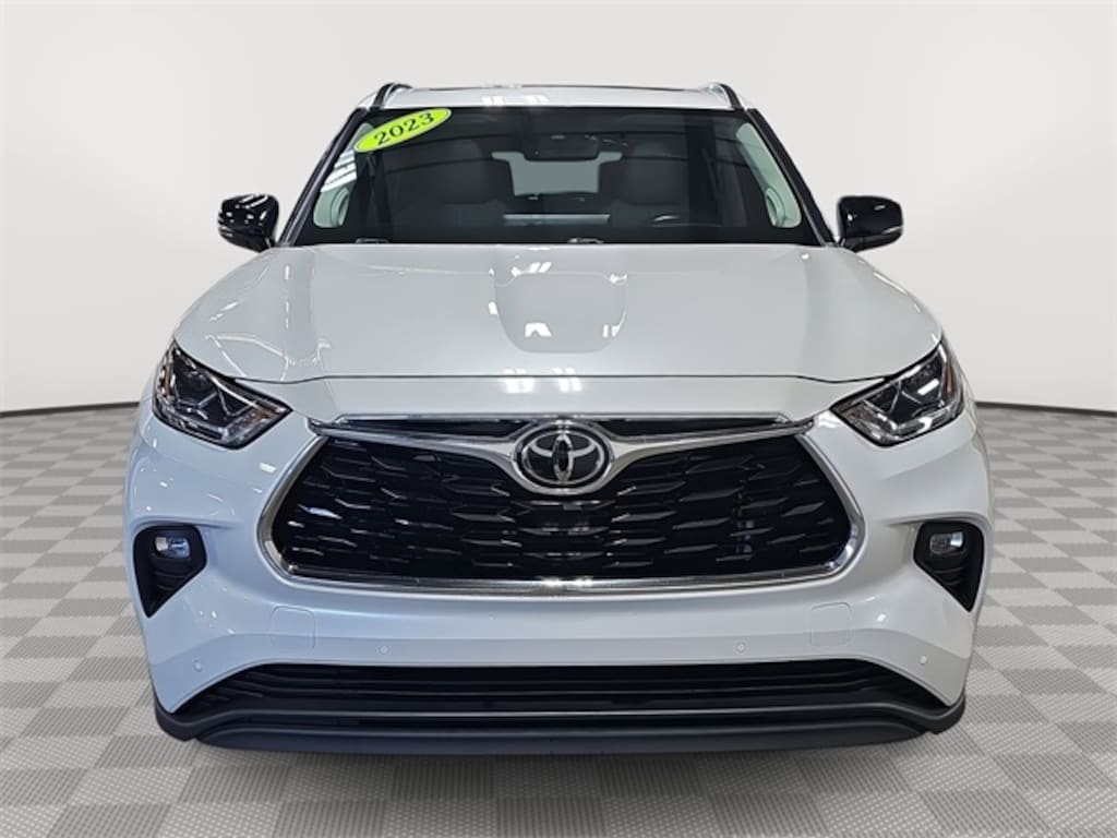 Used 2023 Toyota Highlander LE SUV