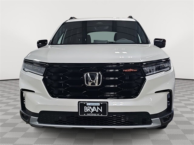 2025 Honda Pilot TrailSport photo 2