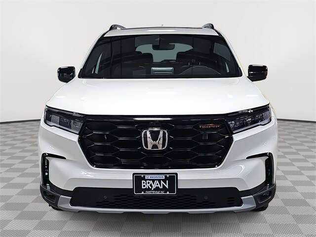 2025 Honda Pilot TrailSport photo 2