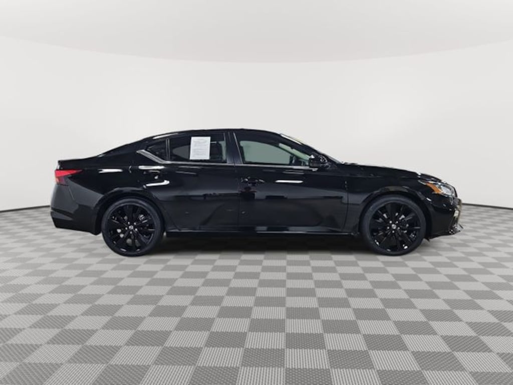 Used 2022 Nissan Altima 2.5 SR Sedan