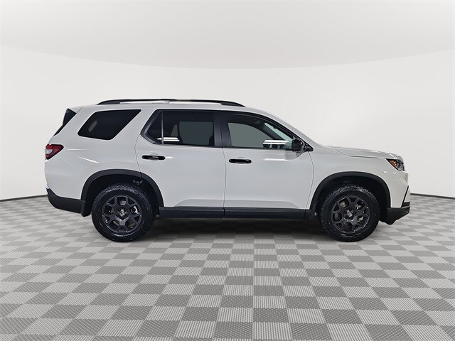 2025 Honda Pilot TrailSport photo 4
