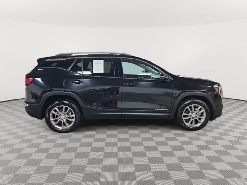 Used 2024 GMC Terrain SLT SUV