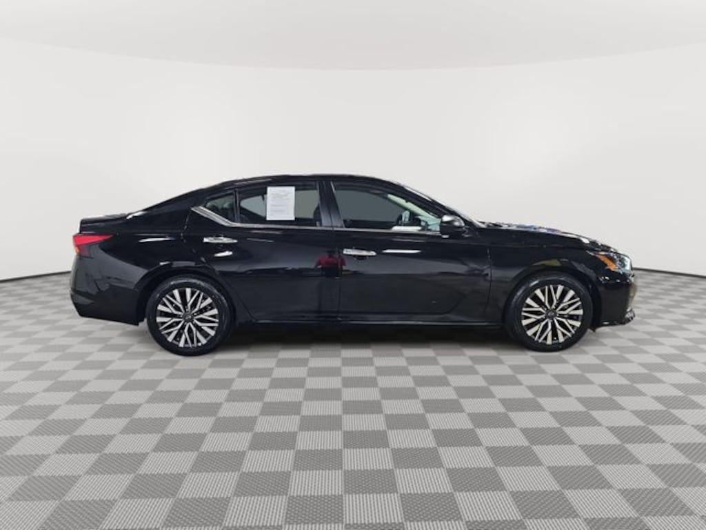 Used 2025 Nissan Altima 2.5 SV Sedan