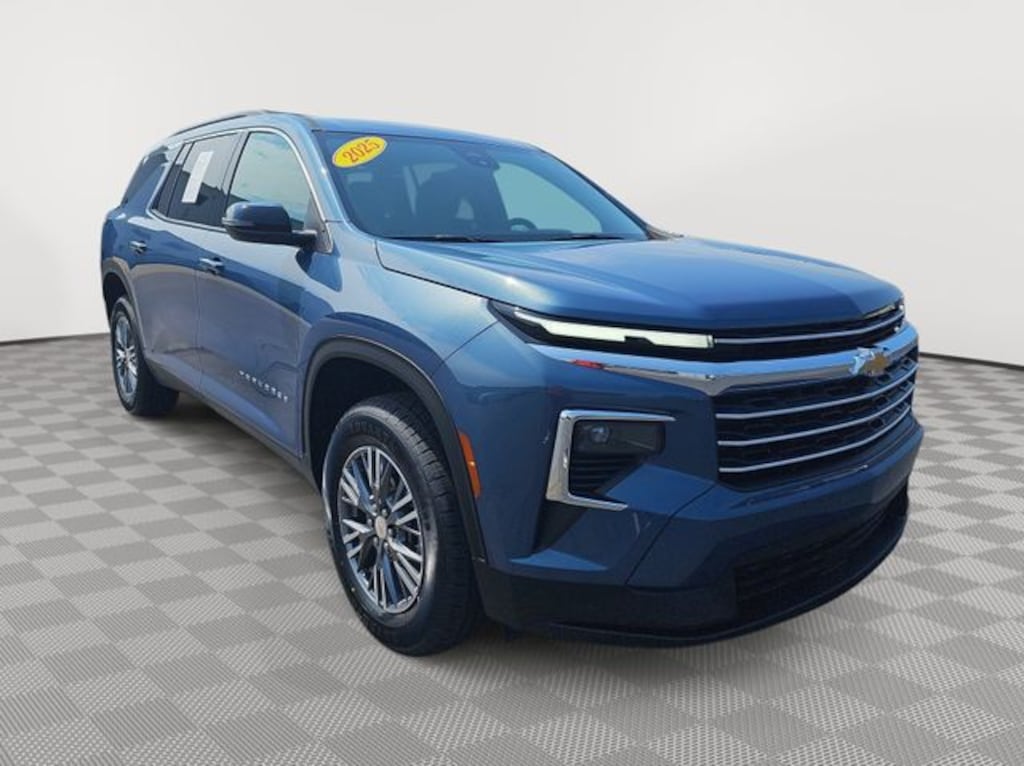 Used 2025 Chevrolet Traverse LT SUV