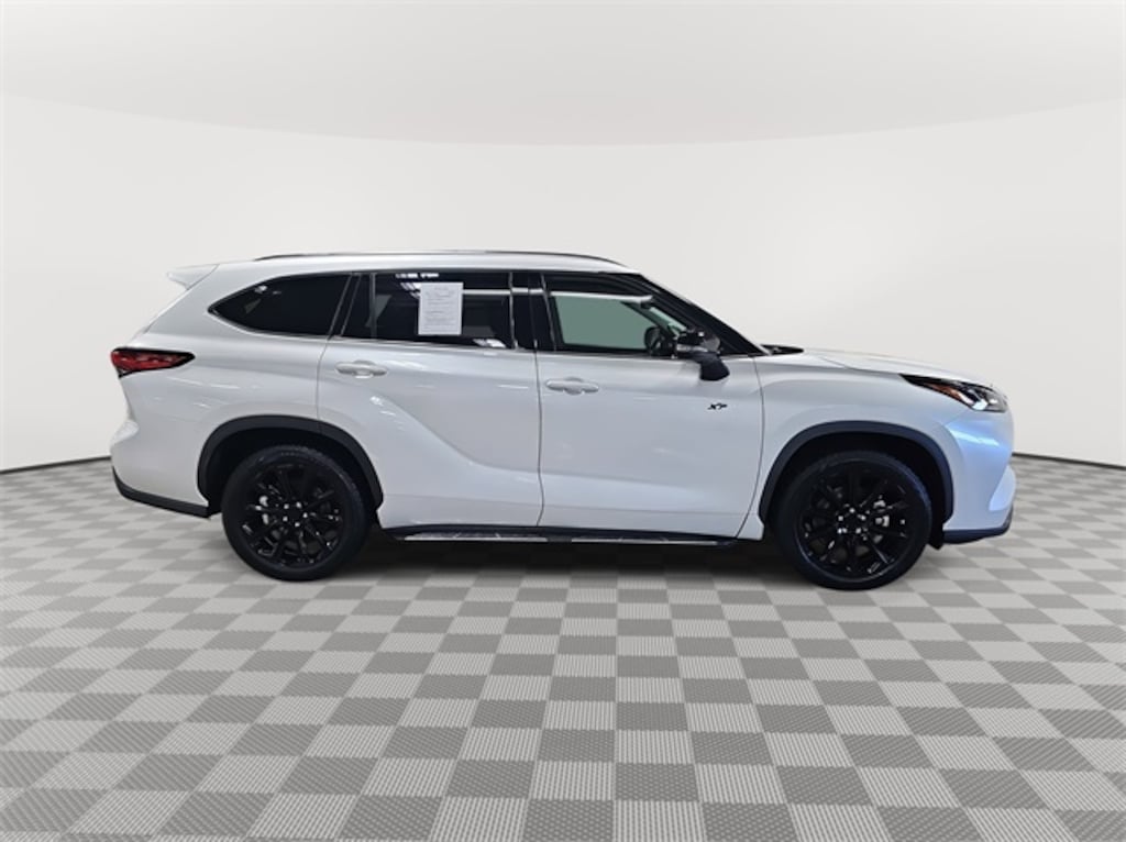 Used 2023 Toyota Highlander LE SUV