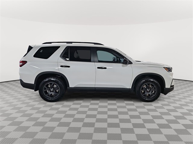 2025 Honda Pilot TrailSport photo 4