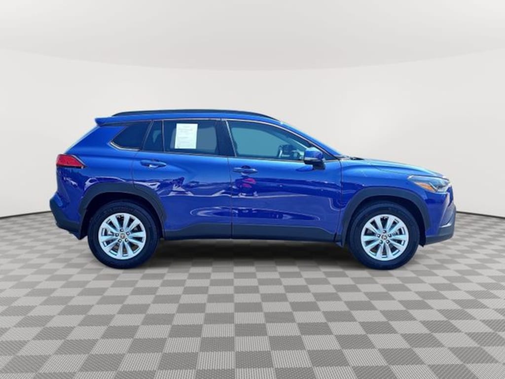Used 2024 Toyota Corolla Cross LE SUV