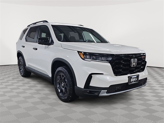 2025 Honda Pilot TrailSport photo 3
