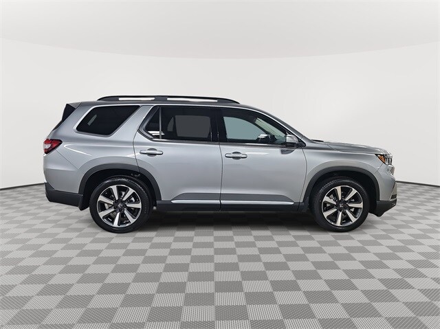 2025 Honda Pilot Touring photo 3