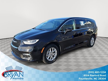 2024 Chrysler Pacifica Touring L Van Passenger Van