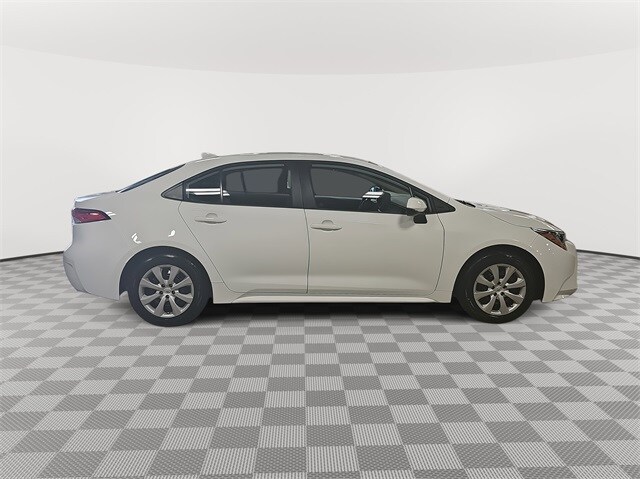 2022 Toyota Corolla LE photo 4