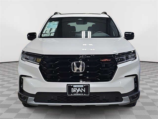 2025 Honda Pilot TrailSport photo 2