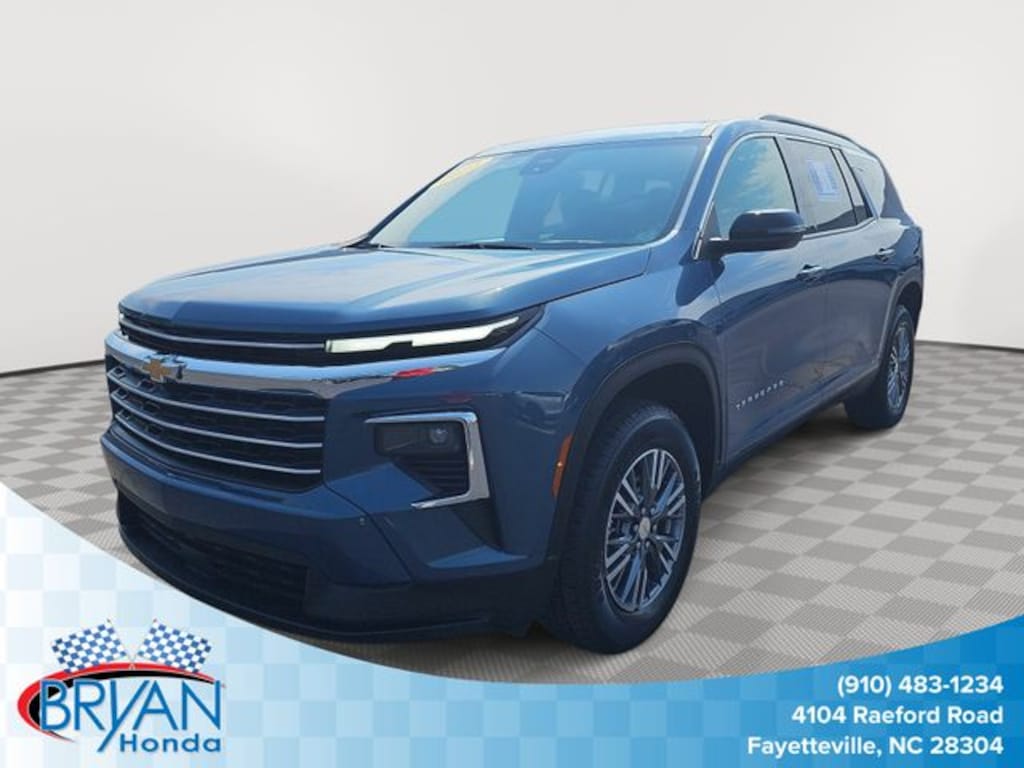 Used 2025 Chevrolet Traverse LT SUV