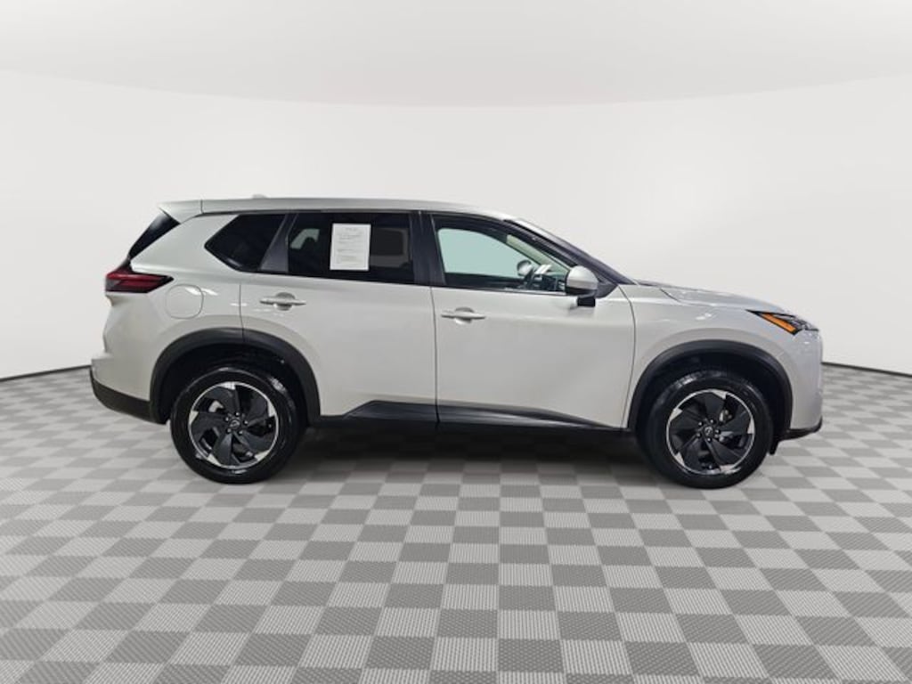 Used 2024 Nissan Rogue SV SUV