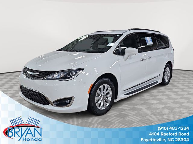 2019 Chrysler Pacifica Touring L's photo