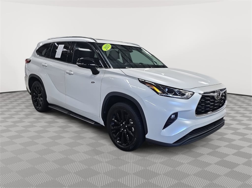 Used 2023 Toyota Highlander LE SUV