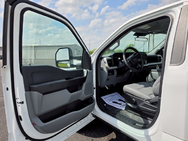 2026 Ford F-350 Super Duty XL - Photo 9
