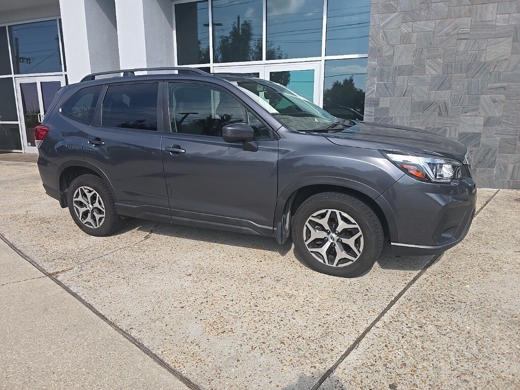 2020 Subaru Forester Premium photo 2