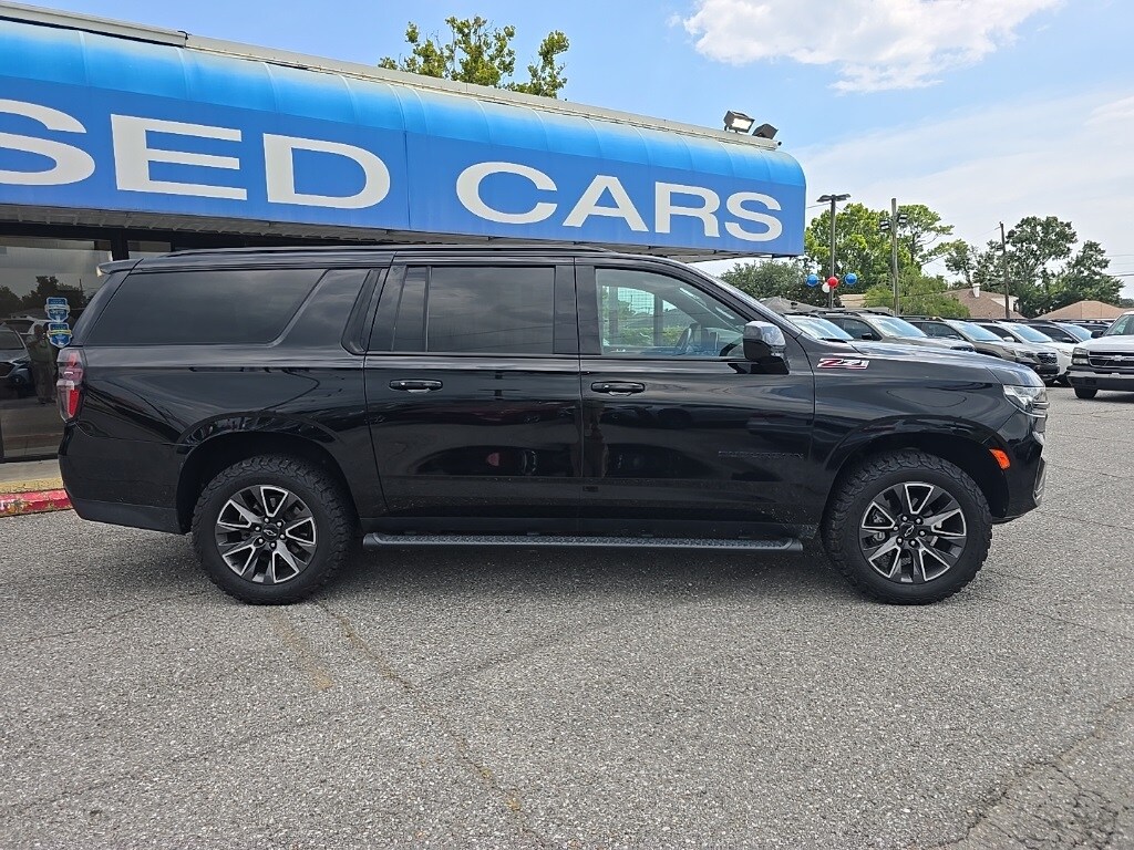 2022 Chevrolet Suburban Z71 photo 2
