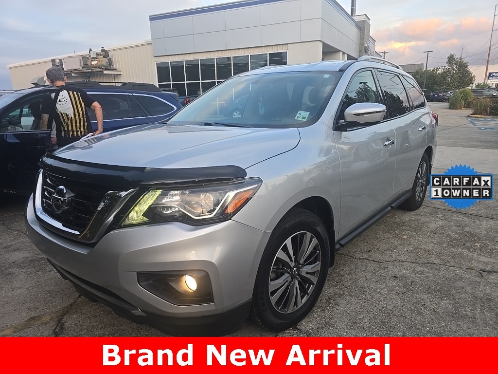 2017 Nissan Pathfinder SV