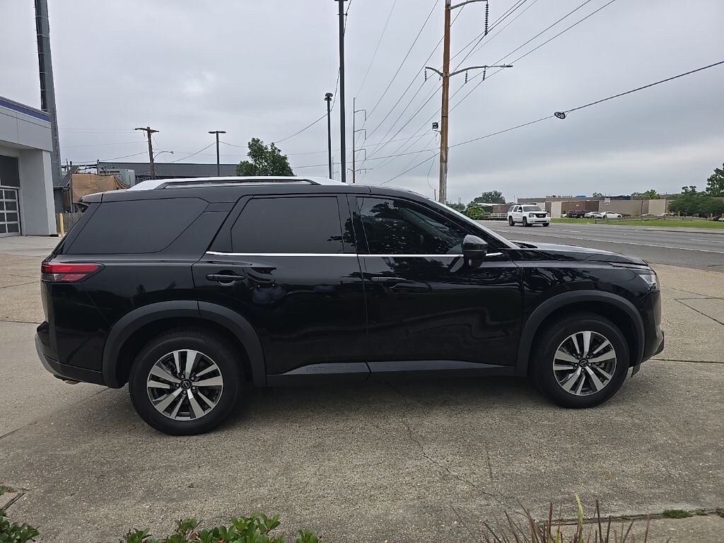 Used 2023 Nissan Pathfinder SL SUV