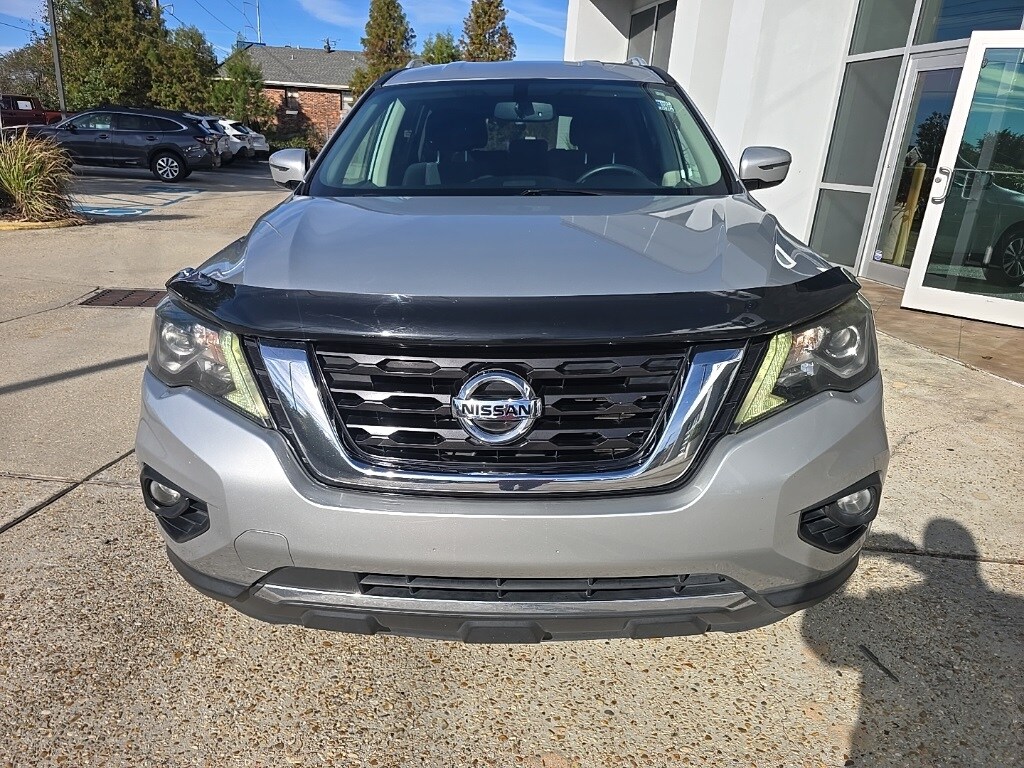 2017 Nissan Pathfinder SV photo 3