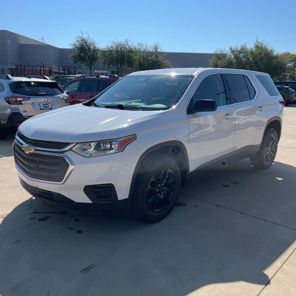 2021 Chevrolet Traverse LS photo 3