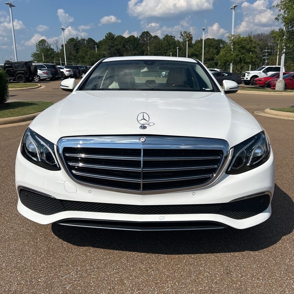 2017 Mercedes Benz E 300 photo 2