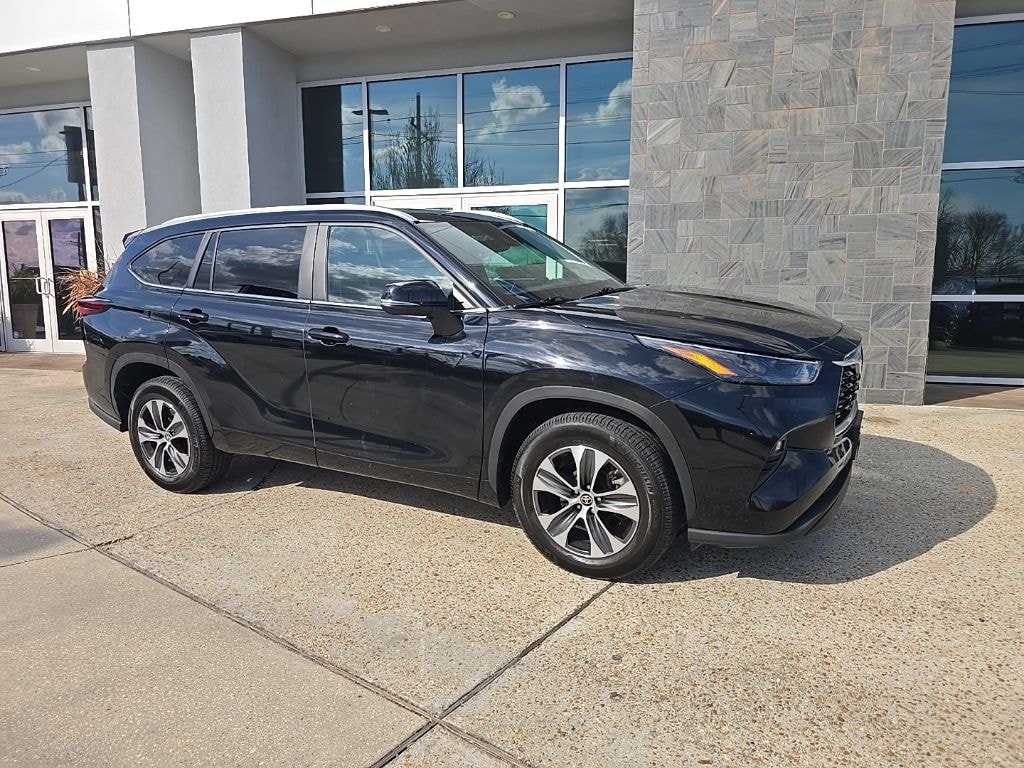 Used 2024 Toyota Highlander Hybrid XLE SUV