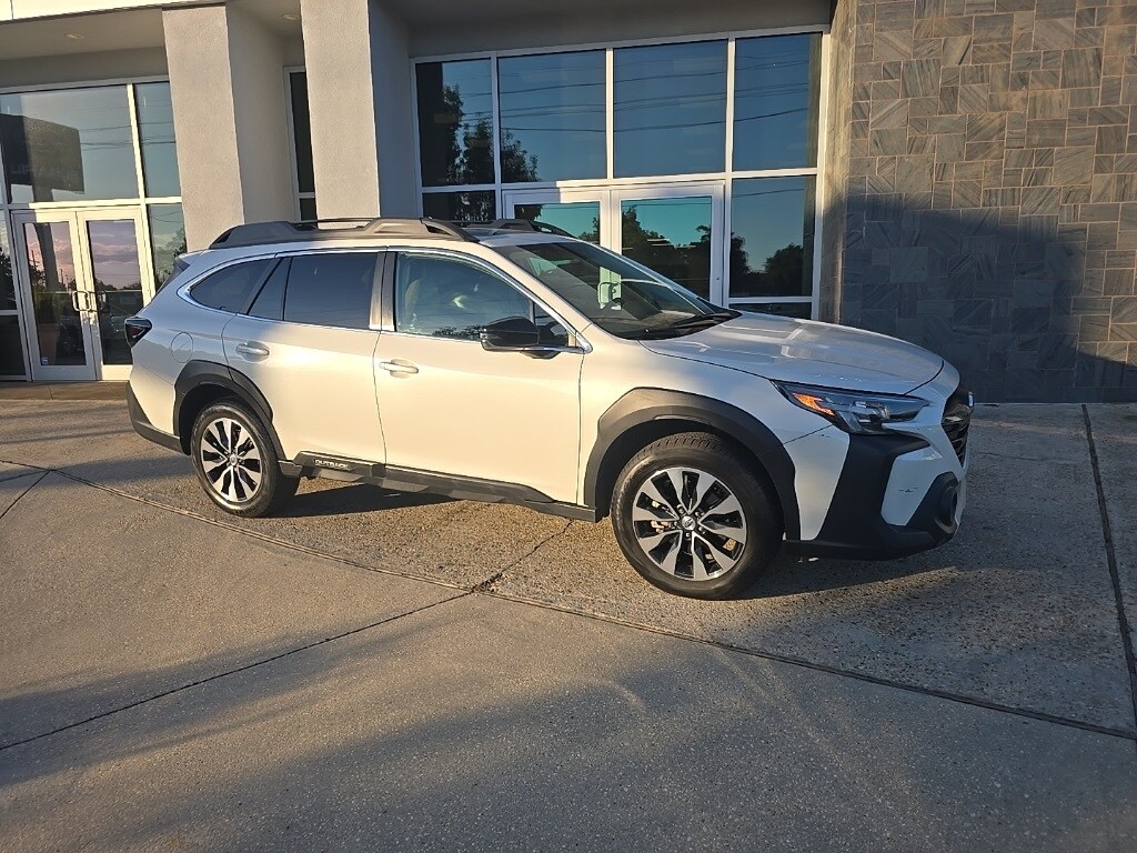 2023 Subaru Outback Limited photo 2