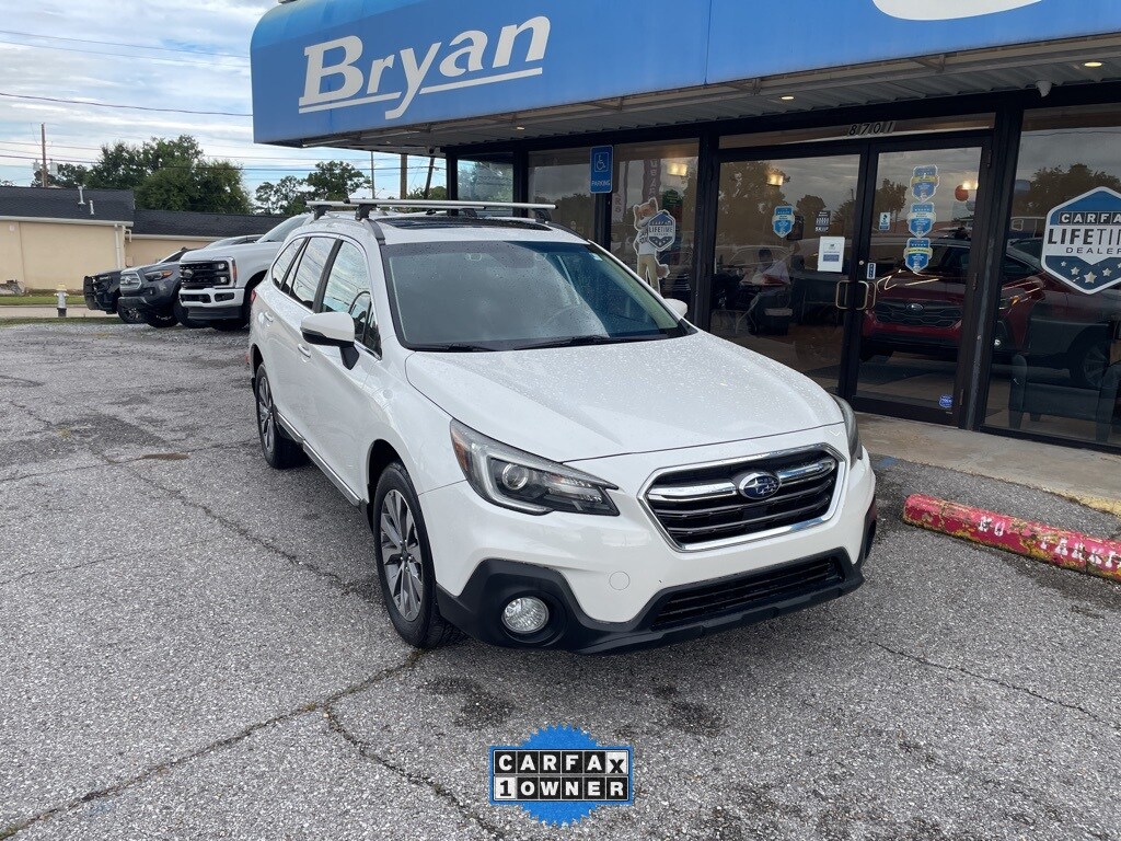 2019 Subaru Outback 3.6R Touring photo 2