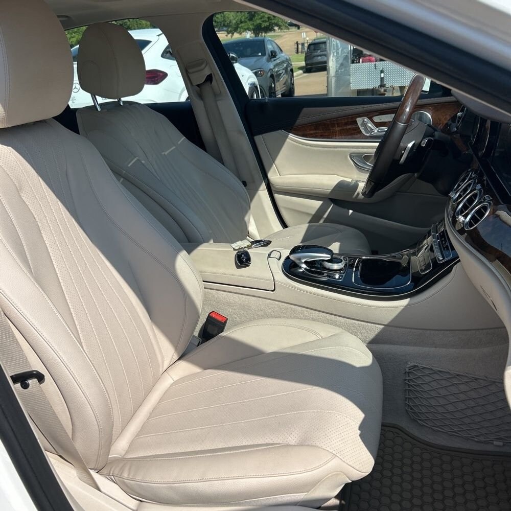 2017 Mercedes Benz E 300 photo 4