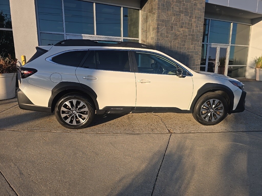 2023 Subaru Outback Limited photo 4