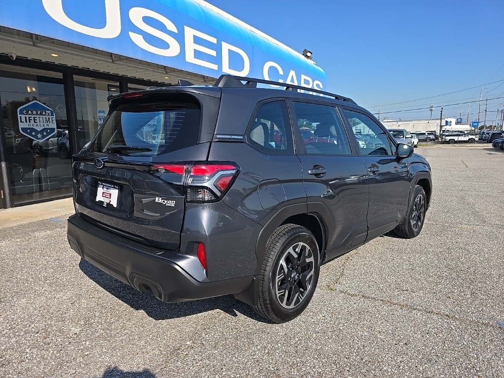 2025 Subaru Forester Base photo 3