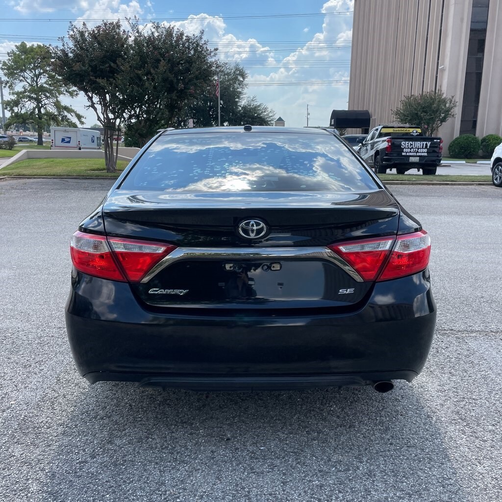 2016 Toyota Camry SE photo 4