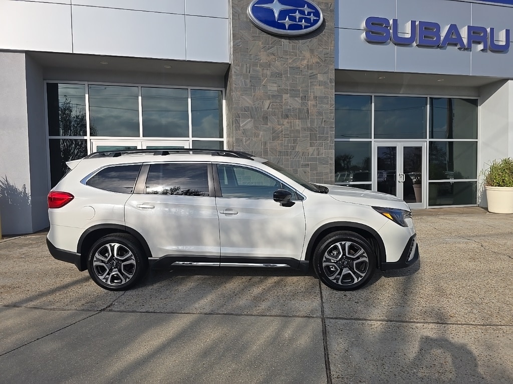 2025 Subaru Ascent Limited's photo
