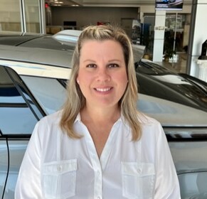 Staff member Chelle' Holy from ID_24ecdcb53028